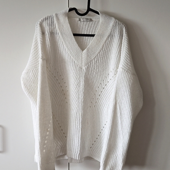 🤍 White Soft Sweater with Delicate Cut-Out Details - Size Large 🤍 - Picture 1 of 4
